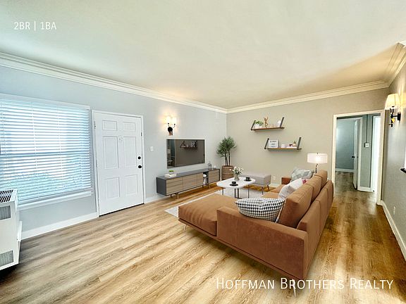 2nd image of 1135 S Westmoreland Ave #1/4