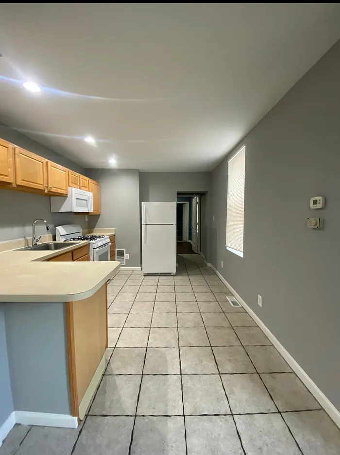 3 bed, 2.5 bath, $2,500 — Photo 3