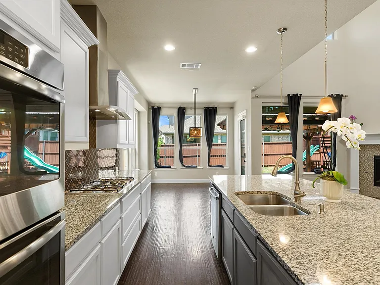 2703 Navarro Trl — Photo 3