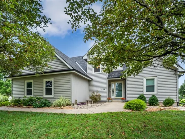1602 Allendale Lake Rd, Greenwood, MO 64034