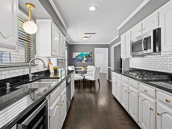 3rd image of 8418 Stableglen Dr