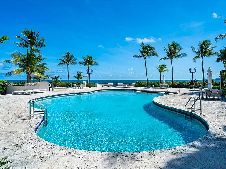 19227 Fisher Island Dr #19227 — Photo 32