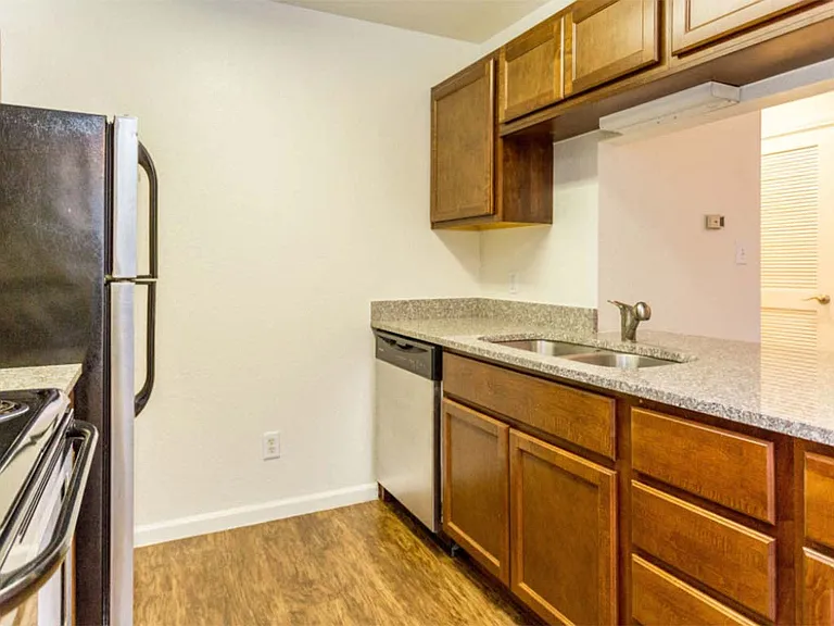 Bexley Village Apartments — Photo 24