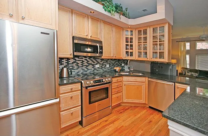 Granite/Stainless Kitchen