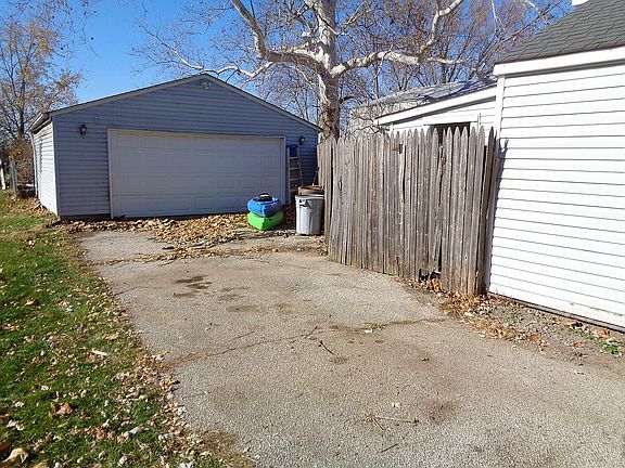 4th image of 426 N Meridian St