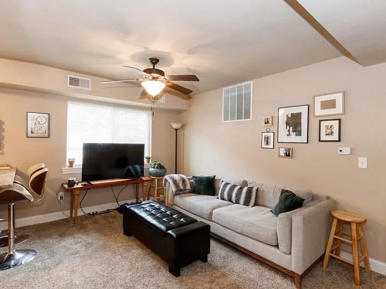 104 Grandview Ct — Photo 3