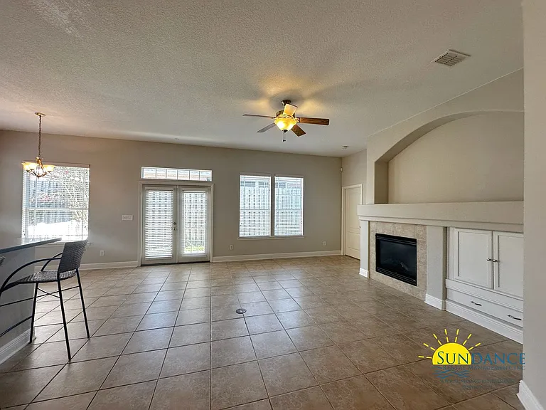 1533 Venice Ave — Photo 3
