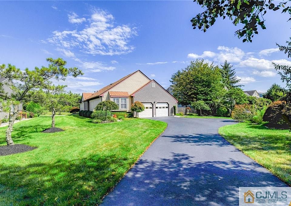 1st image of 45 Ethan Allen Dr