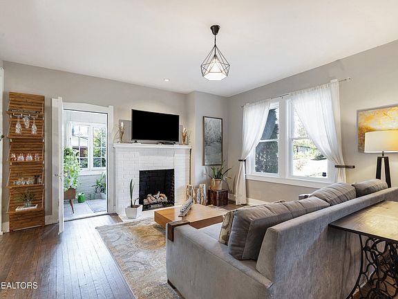 5th image of 1928 SE Prospect Pl