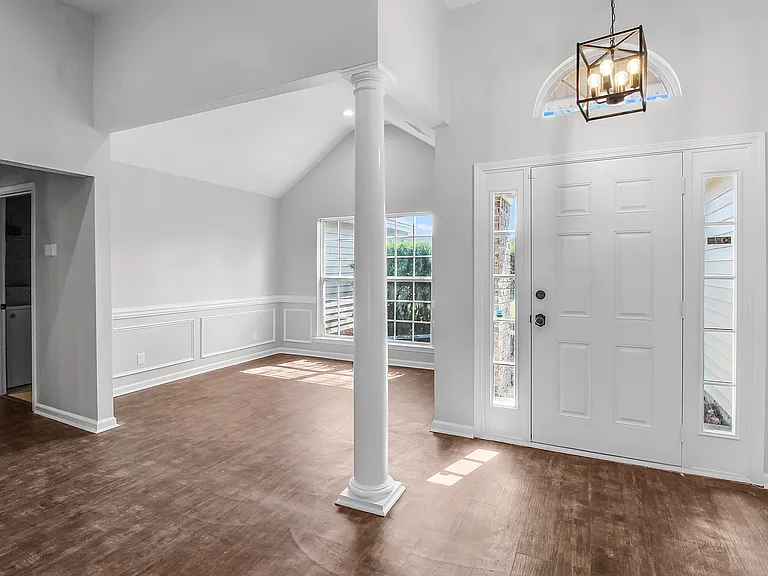 132 Pampas Dr — Photo 35