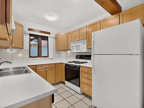 3rd image of 914 Hickox St APT C