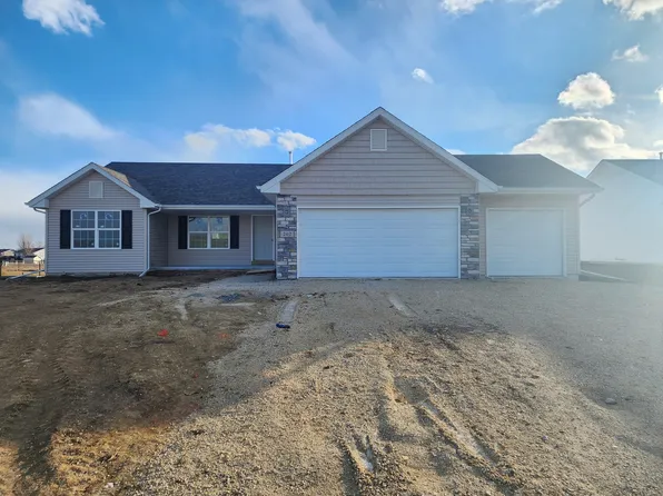 202 Autumnwood Ln, Davis Junction, IL 61020