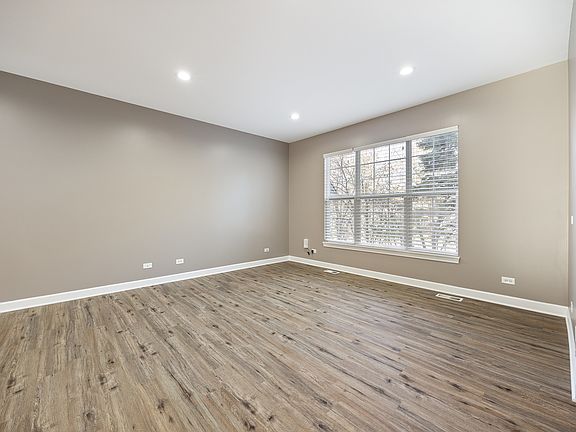 4th image of 1674 Deer Pointe Dr