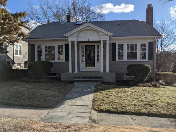 38 Aberdeen Rd, Riverside, RI 02915