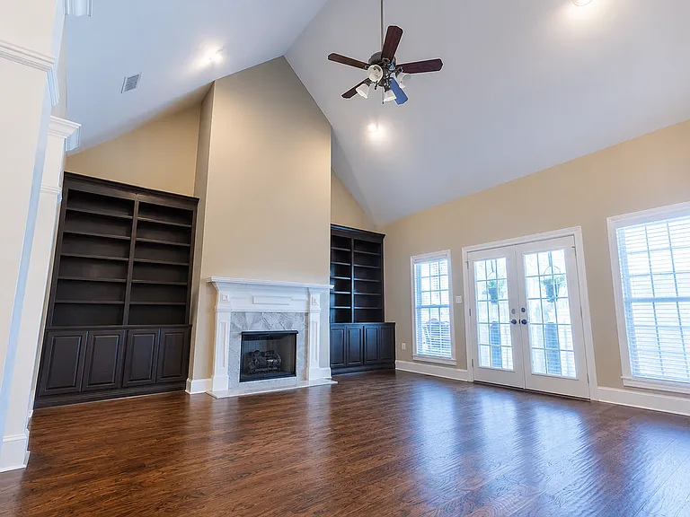 129 Belmont Dr — Photo 3