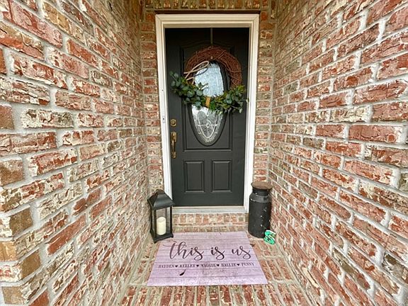 5th image of 2121 N Amelia Ct