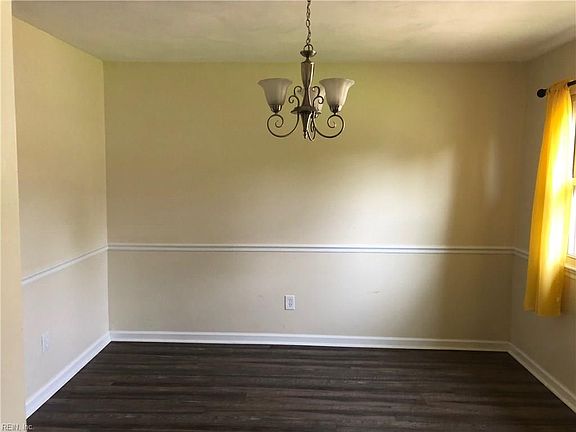 3rd image of 3708 Pine Grove Ln