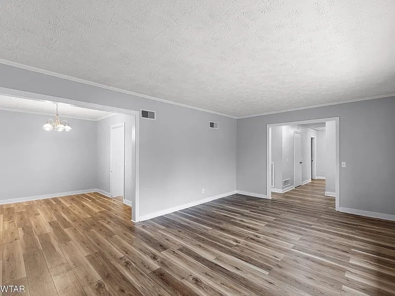 105 Montclair Dr — Photo 2