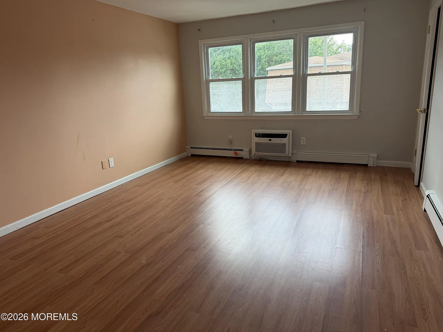 2 bed, 900 sqft, $2,400 — Photo 4