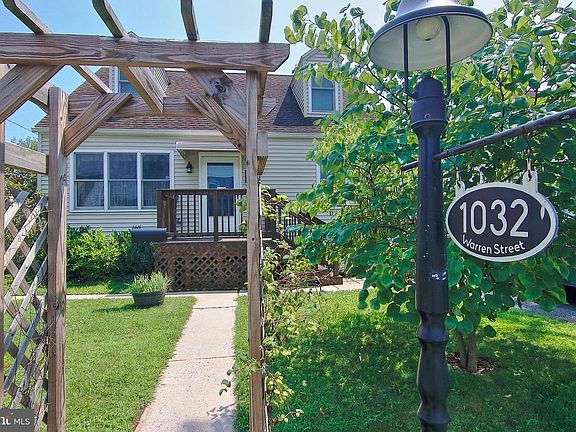 2nd image of 1032 N Warren St