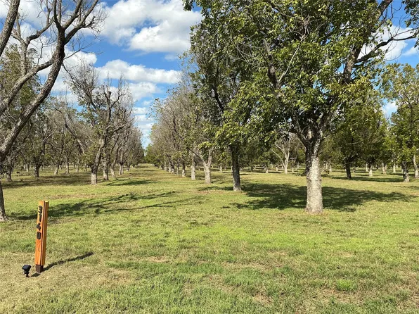 3140 E Landings Rd S, Granbury, TX 76049