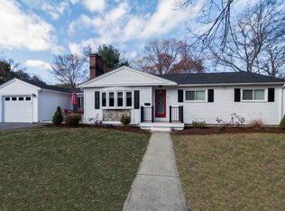 10 Mary Lou Ln, Andover, MA 01810