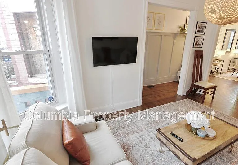 11 Q St NE — Photo 4