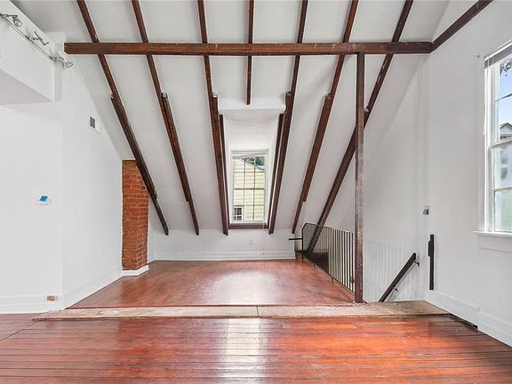 2nd image of 933 Orleans Ave #4