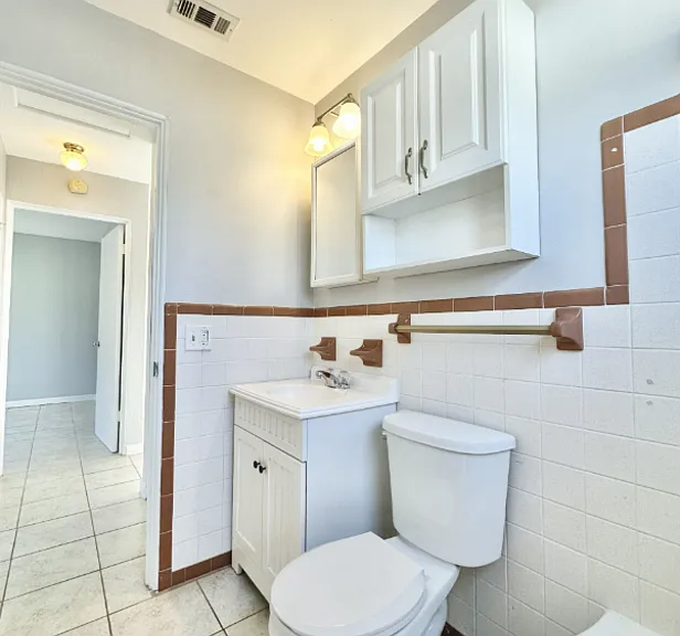 5566 Kelly Dr N — Photo 29
