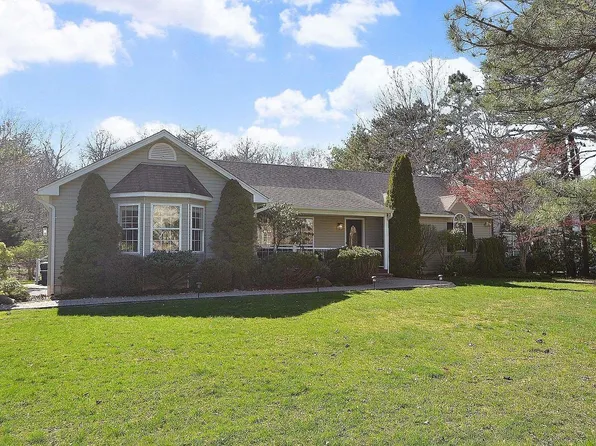 14 Lilly Court, Manorville, NY 11949