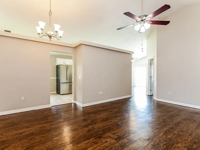 1129 Pinedale Dr — Photo 5