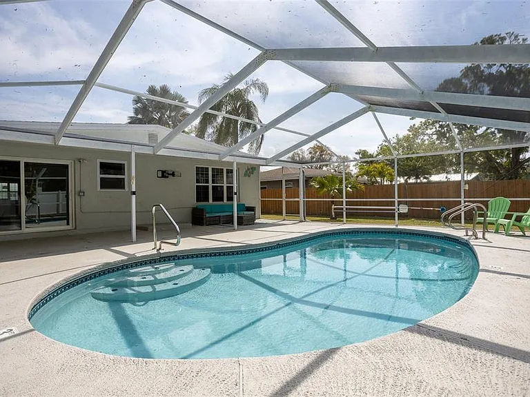 711 Bayshore Dr — Photo 4