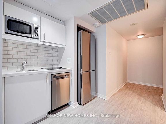 4th image of 55 Harbour Sq #312