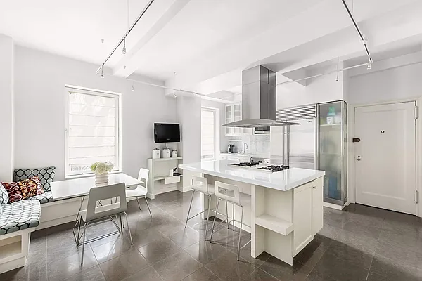 Sold by Sotheby's International Realty | media 6