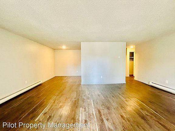 4th image of 3032 NE 140th St APT 204