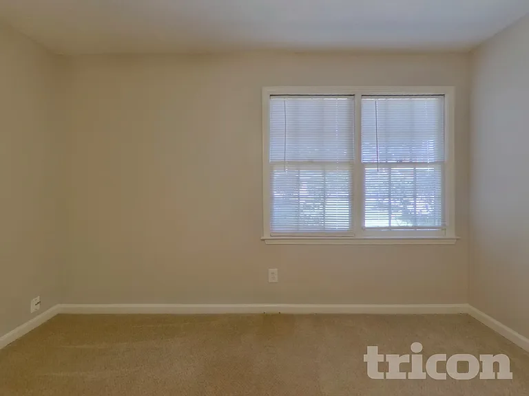 1145 Woodington Cir — Photo 6
