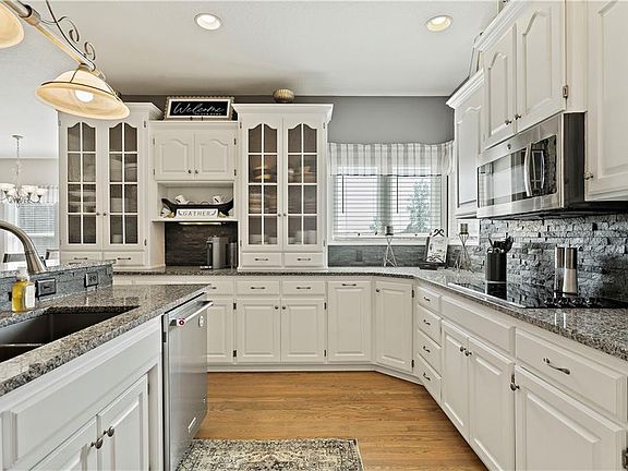 4th image of 2817 SE Bingham Dr