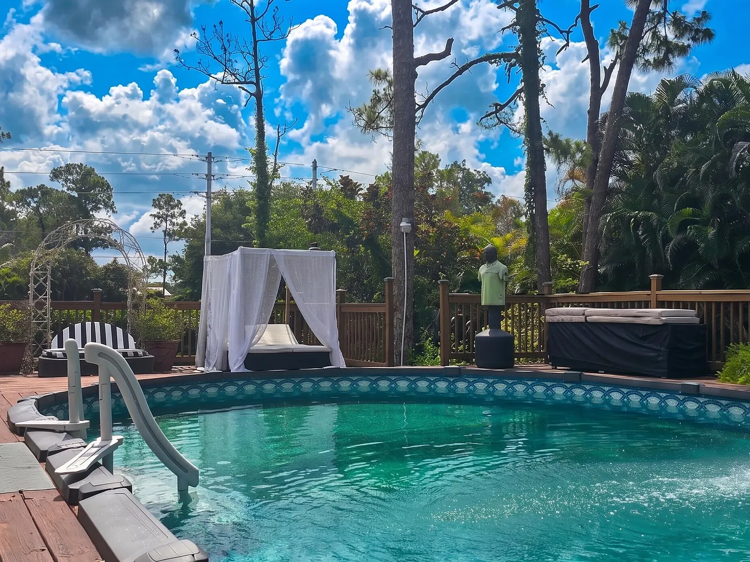 5 bed, 3.0 bath, 2430 sqft, $5,000 — Photo 2
