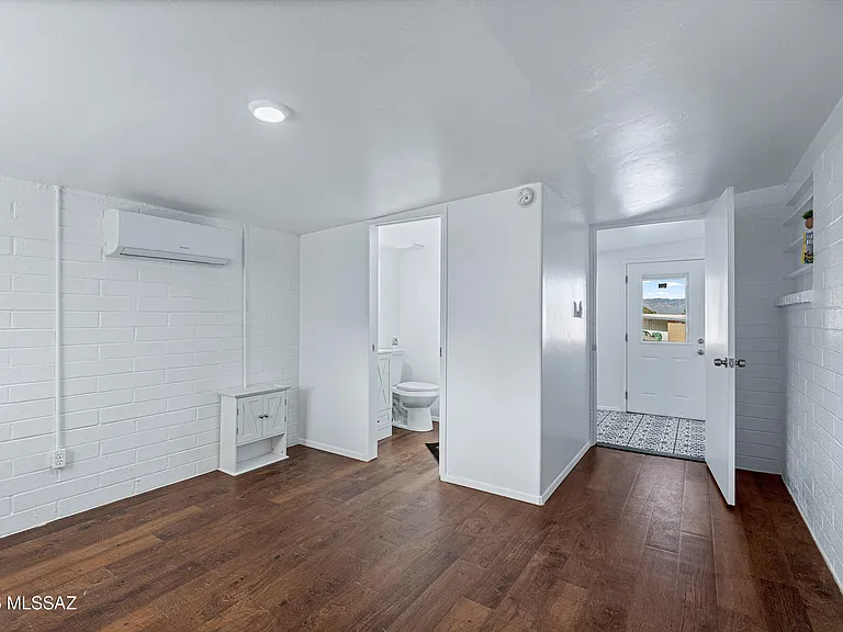 212 S Avenue C — Photo 19
