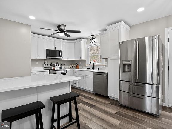3rd image of 25895 Hills Dr