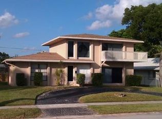 845 N Northlake Dr, Hollywood, FL 33019