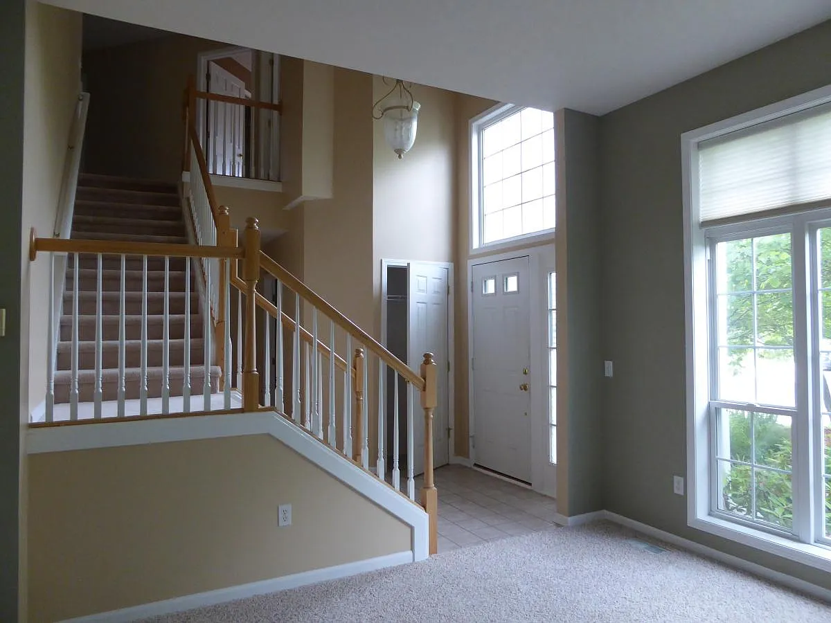 4 bed, 2.5 bath, 2400 sqft, $3,500 — Photo 3