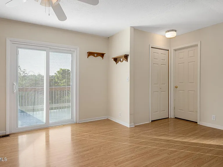 371 Oak Hill Cir — Photo 11