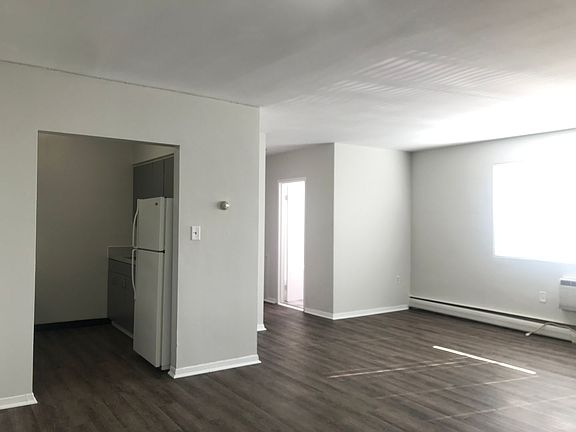 5th image of 531 S Frederick Ave #9