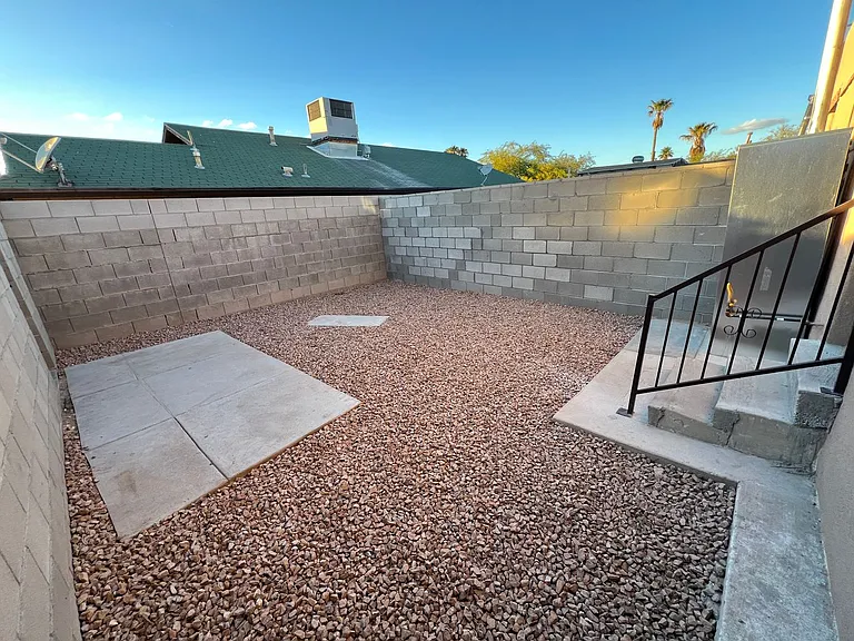 2206 S 5th Ave — Photo 6