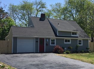 31 Tinder Ln, Levittown, NY 11756