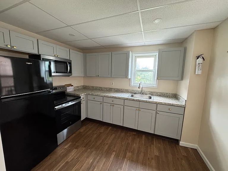1130 W Norwegian St — Photo 4