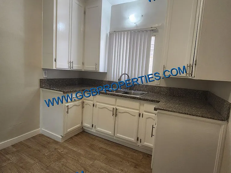 424 E 16th St — Photo 4