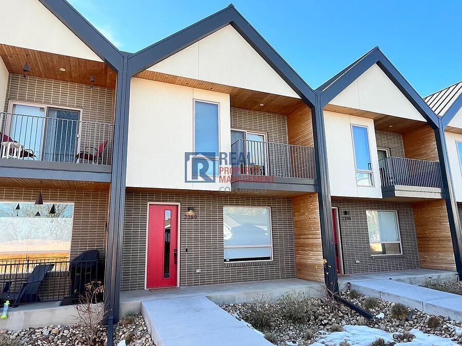 1st image of 2289 W 52nd Ave