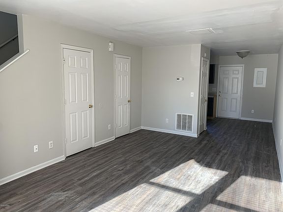 3rd image of 104 Chesterfield Ct APT 23